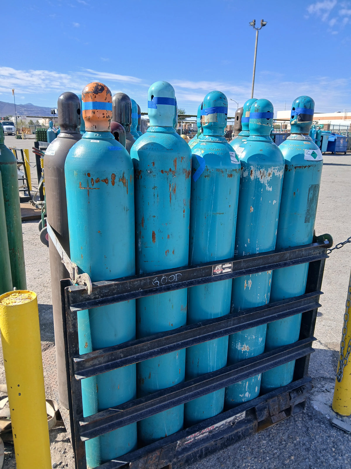 Helium Cylinder 300 CF — Grade 4.5 Certified (99.995%) | Las Vegas Same-Day Pickup